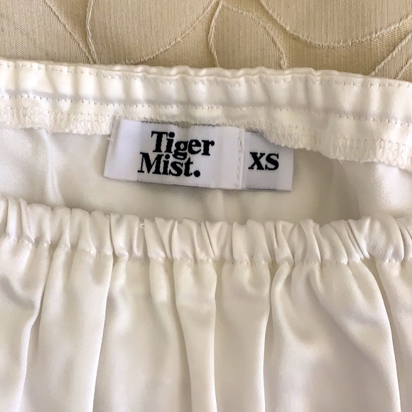 Mini white satin top - Picture 2 of 2